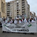 Los mdicos vuelven a manifestarse por las calles de Badajoz y Cceres 