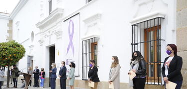 La Asamblea de Extremadura reivindica el papel de la mujer durante la pandemia