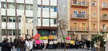Las enfermeras del complejo hospitalario de Cáceres protestan por la falta de personal
