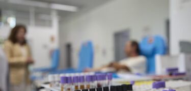 El SES firma el nuevo contrato de transporte del Banco de Sangre de Extremadura por 5,15M€