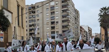 Los médicos vuelven a manifestarse por las calles de Badajoz y Cáceres 