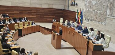 El pleno de Investidura de María Guardiola será martes tarde y miércoles mañana 