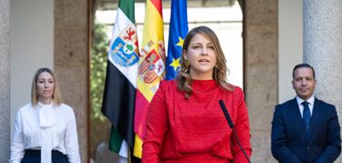 La consejera de Educación ofrece 