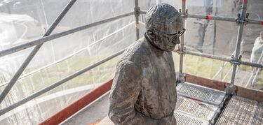 Ayuntamiento Mérida inicia trabajos restauración y conservación escultura del Padre Panero