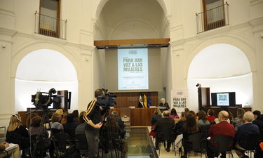 La Asamblea de Extremadura acoge presentacion del directorio de expertas