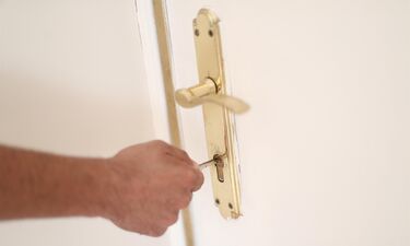 Más de 150 colectivos claman contra desahucio en Madrid de activista extremeña Paca Blanco