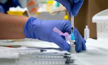 El SES mantiene la campaña de vacunación de gripe y covid por la tarde y sin cita previa