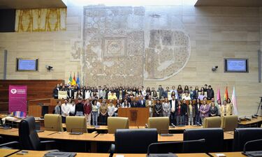 La Asamblea de Extremadura acoge el VI Pleno Escolar contra el Bullying por LGBTIFobia
