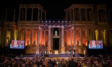 Carolina Yuste, Juan Manuel Sánchez y Marcelino Díez recogen la Medalla de Extremadura