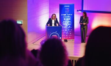 La presidenta de la Asamblea insta a 