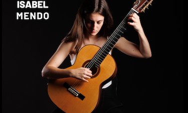 La joven guitarrista Isabel Mendo ofrece un concierto en el chalé de los Málaga de Cáceres