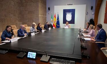 Junta pide implicación de todos para acompañar y proteger a mujeres que sufren violencia