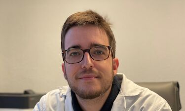 Experto en Psiquiatría dice que prohibir acceso a RRSS a menores no es una medida acertada