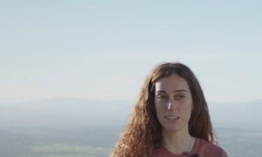 La parapentista Pilar Montero protagoniza el vídeo del 8M de la Diputación de Cáceres