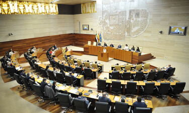 Secretarias Generales UGT y CCOO expresan apoyo a María Guardiola ante ataques machistas