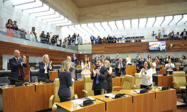 María Guardiola es proclamada presidenta de la Junta con los votos de PP y Vox