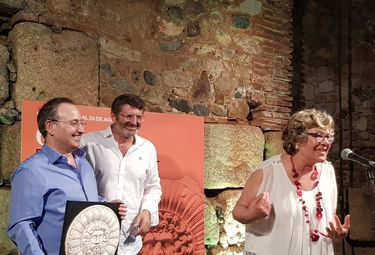El Festival de Mérida homenajea a Luisi Penco por sus 25 años como sastra del certamen
