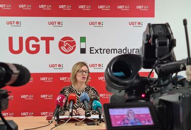 Las extremeñas cobran 3.280 euros menos que los hombres, según UGT