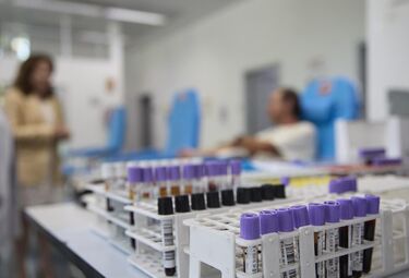 El SES firma el nuevo contrato de transporte del Banco de Sangre de Extremadura por 5,15M€