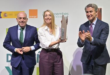 Guardiola recibe Premio por programa estímulo a autónomos, 
