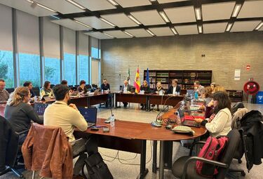 Junta y sindicatos aprueban convocatoria de más de 300 plazas oposiciones cuerpo maestros