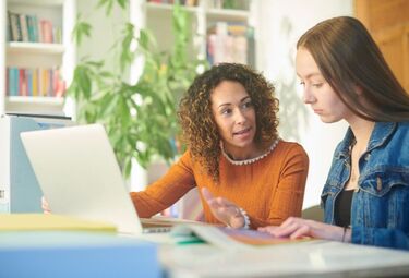 Nuevas ayudas Junta a orientación laboral para 3.825 personas con discapacidad y jóvenes