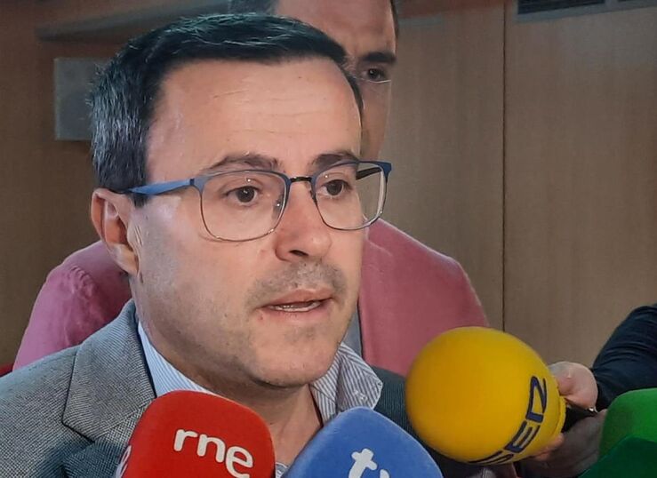 Gallardo muestra a Pedro Snchez su respeto y apoyo as como el del PSOE extremeo
