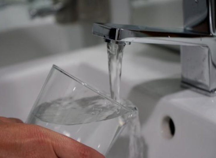 Unin de Consumidores critica los precios caticos del agua en los municipios extremeos