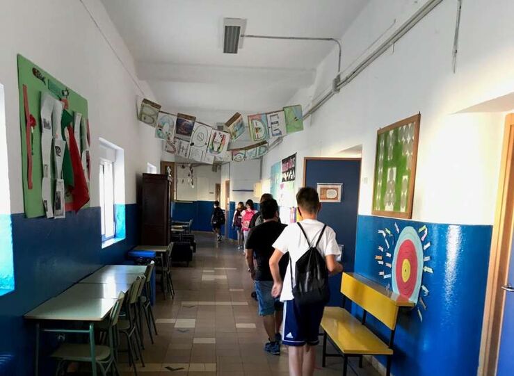 Extremadura mantiene diez aulas en cuarentena por casos de Covid19