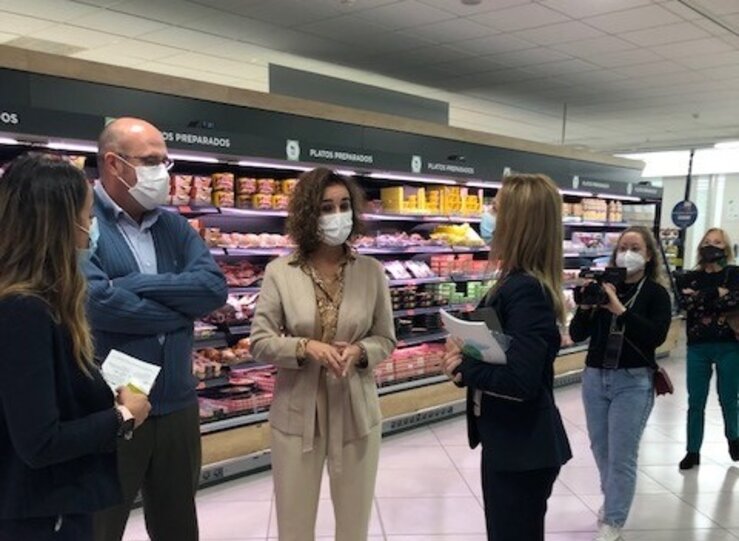 Olga Garca visia el supermercado verde de Mercadona en Badajoz