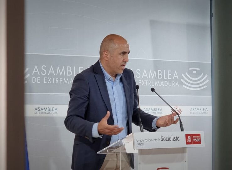 El PSOE pide a Guardiola frenar su acuerdo con Vox para derogar la Ley de Memoria