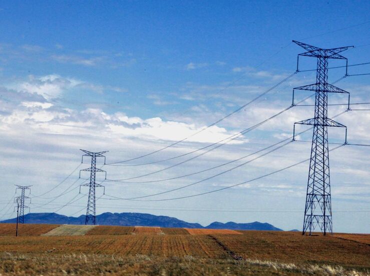 Plan Endesa permitir mejora de calidad suministro elctrico en 8 municipios pacenses