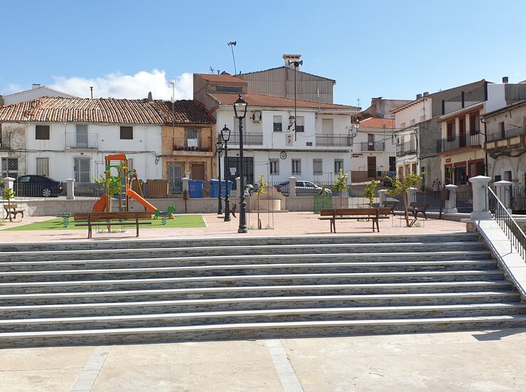 La Plaza de Espaa de Deleitosa se reestructura para poder realizar actividades y eventos