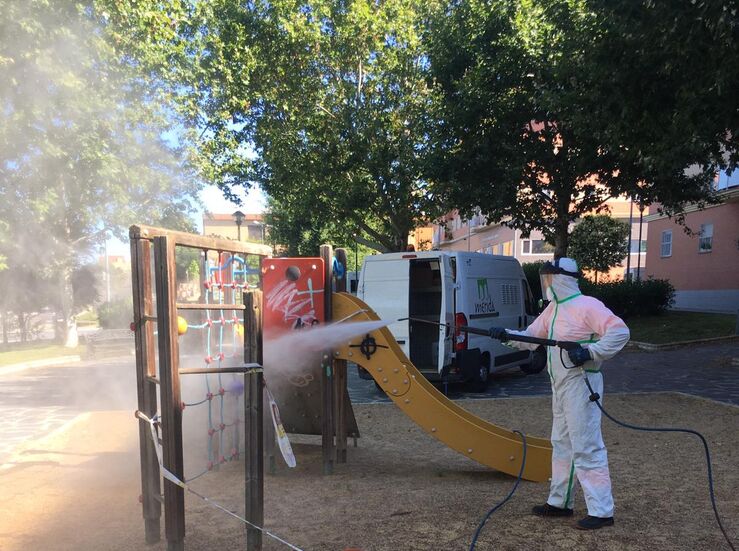 Los 80 parques infantiles de Mrida se abrirn el lunes tras su limpieza y desinfeccin 