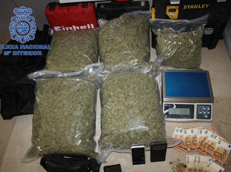 Detenido en Plasencia un hombre que transportaba ms de 9 kilos marihuana en su vehculo