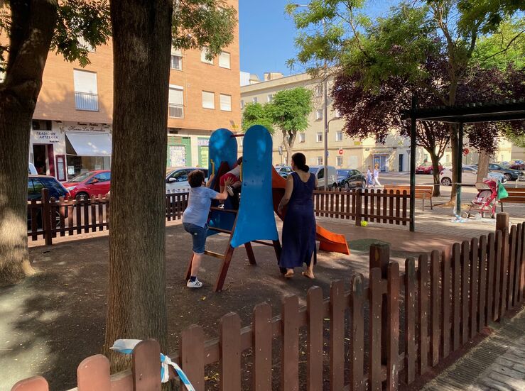 El PSOE de Badajoz recrimina a Fragoso la tardanza en abrir los parques infantiles