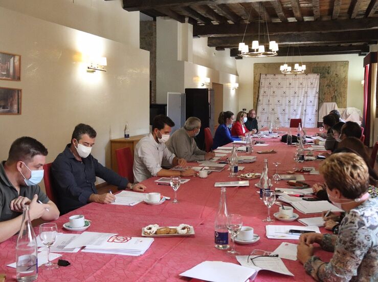 Grupo Socialista Diputacin Cceres reunido en Hervs para trabajar en Presupuestos 2021