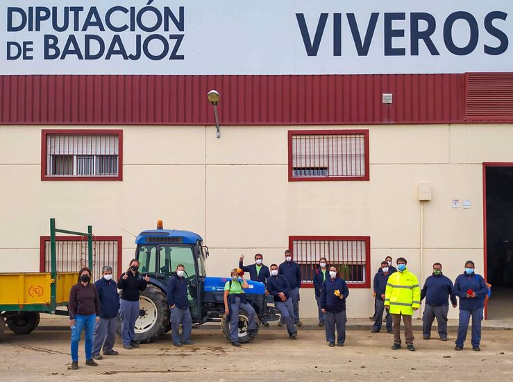 Miembros Plena Inclusin de Don Benito visitan Vivero Provincial de Diputacin Badajoz