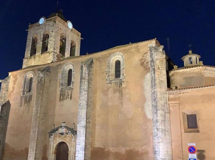 Iglesia Nuestra Seora de los ngeles de Los Santos de Maimona tiene con nueva iluminacin