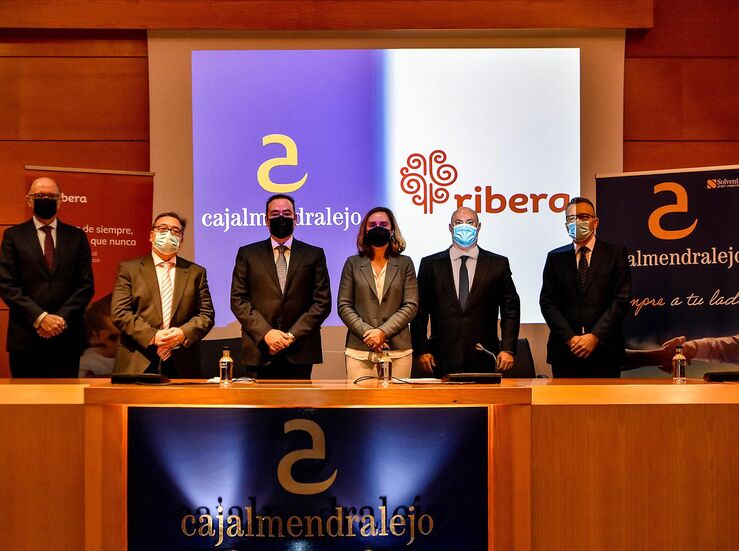 Acuerdo entr4e Cajalmendralejo y Ribera Salud para Hospital del Pilar de Almendralejo
