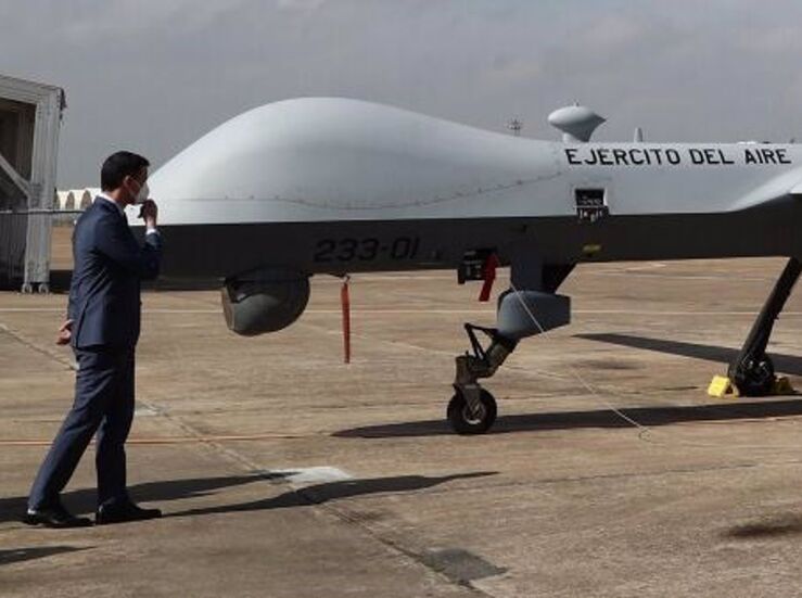 Pedro Snchez conoce nuevos aviones no tripulados del Ejrcito de Aire en Talavera la Real