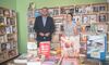 El alcalde de Mrida visita una nueva librera que ha abierto sus puertas en Nueva Ciudad