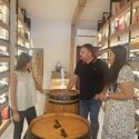 Osuna muestra su respaldo al emprendimiento de Mrida con su visita a WinesMovidas Osuna muestra su respaldo al emprendimiento de Mrida con su visita a WinesMovidas