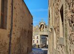 Obras en la muralla de Cceres restringen trfico rodado y peatonal en Arco de la Estrella