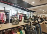 Moda re ampla tiendas en Cceres con nuevo establecimiento solidario en calle Pintores