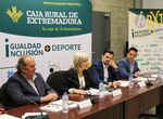 Junta y Caja Rural se alan para multiplicar el impacto del programa Igualdad  Deporte