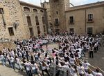 Cceres 2031 impulsa un flashmob participativo en la Plaza de San Jorge con 300 personas