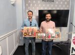 El Ayuntamiento recibe unas lminas artsticas de figuras de Playmobil ante Emerita Lvdica