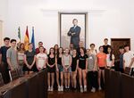 Morales recibe al alumnado del IES Valle del Jerte y del liceo JeanPerrin de Nantes