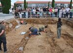 Aparecen restos de hasta 11 personas en una fosa clandestina en el cementerio de Castuera